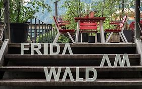 Frida Am Wald
